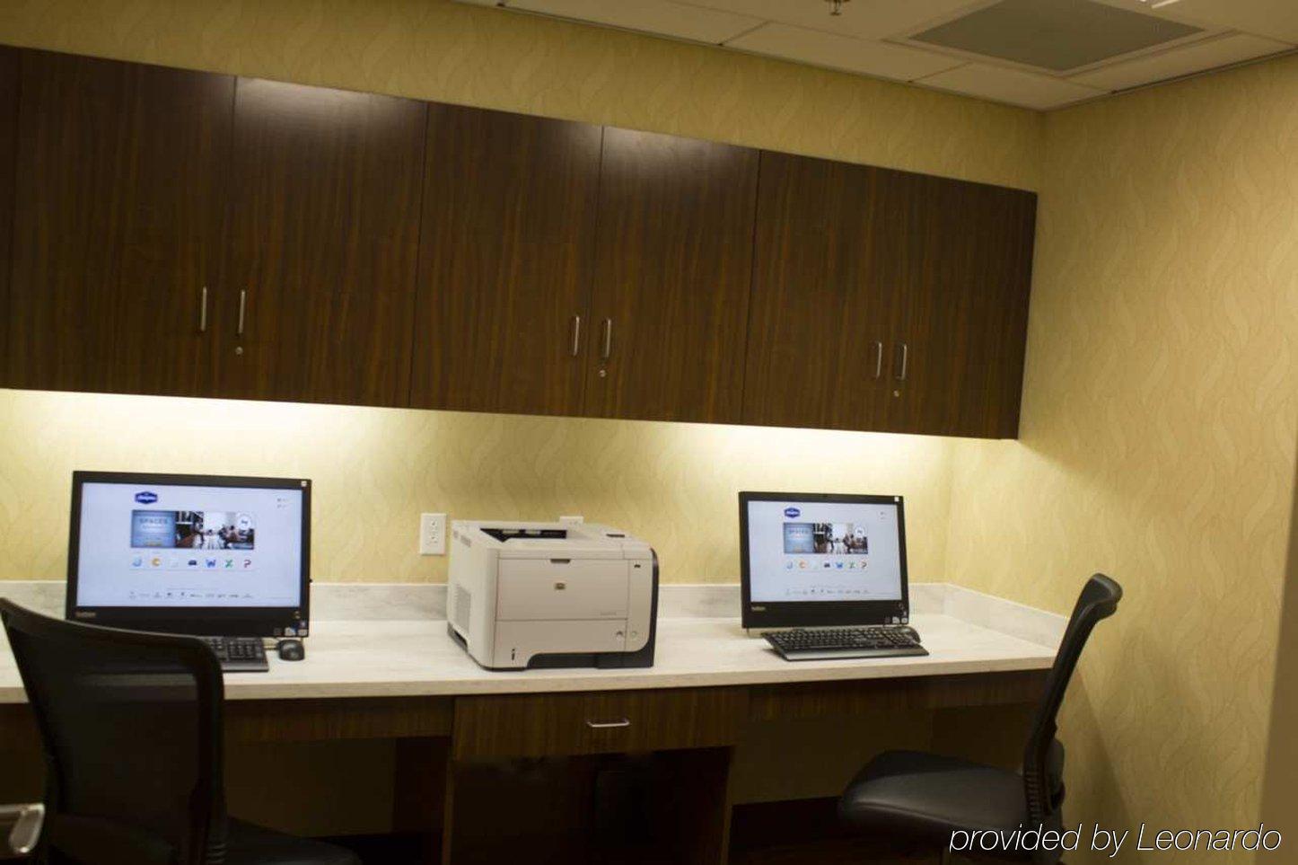 Hampton Inn&suites Hotel 3*