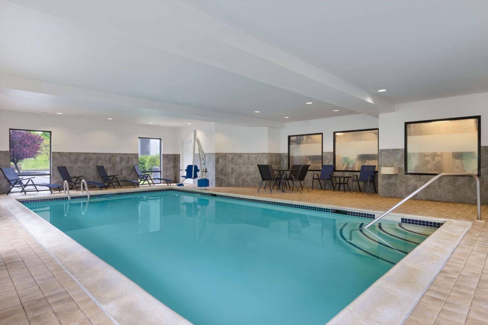 Hampton & Hotel 3*